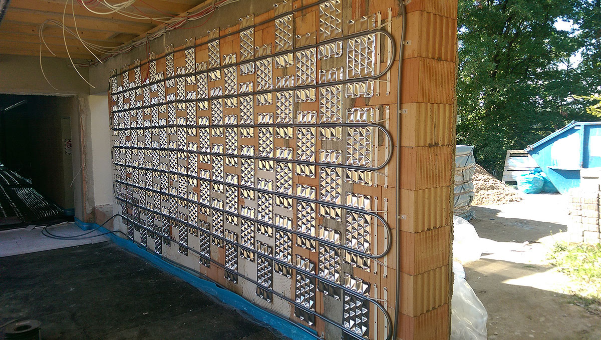 1835_img1_b.jpg (349 KB)